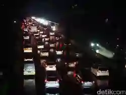Lalin dari Bandung ke Jakarta Dipindahkan ke Tol Japek II Selatan Malam Ini